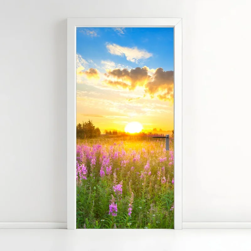 Pegatina para puerta amanecer en pradera florecida