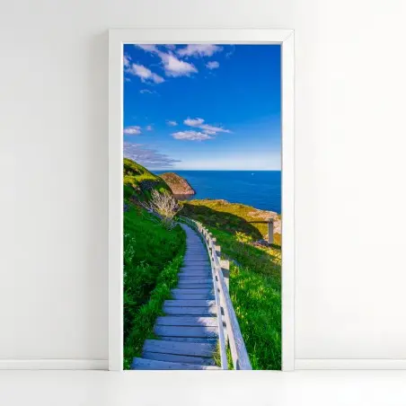 Pegatina para puerta sendero costero hacia el mar bajo cielo azul – Pixers®