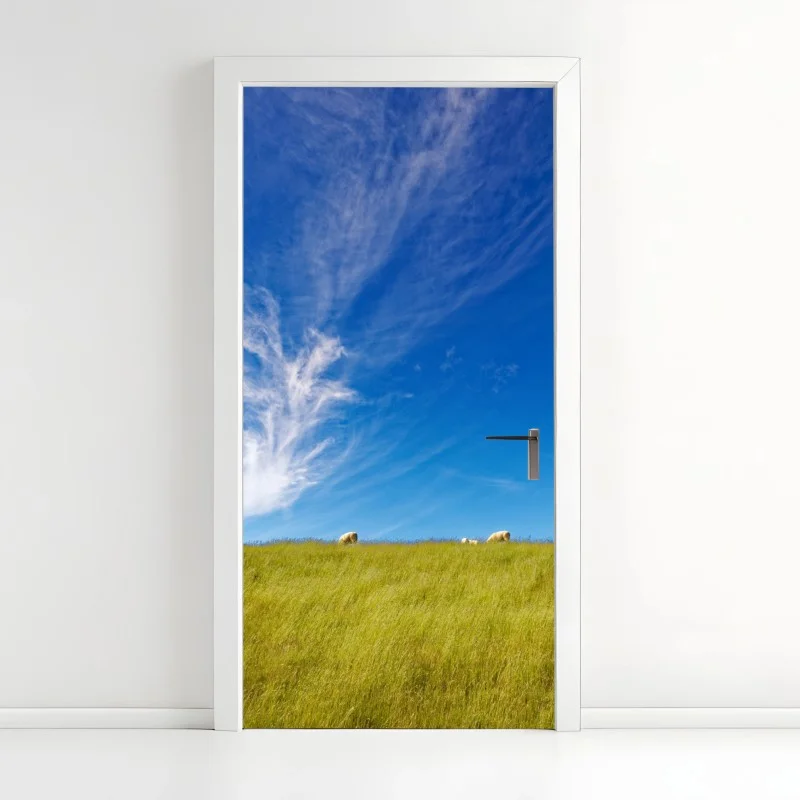 Pegatina para puerta pradera serena bajo un cielo azul