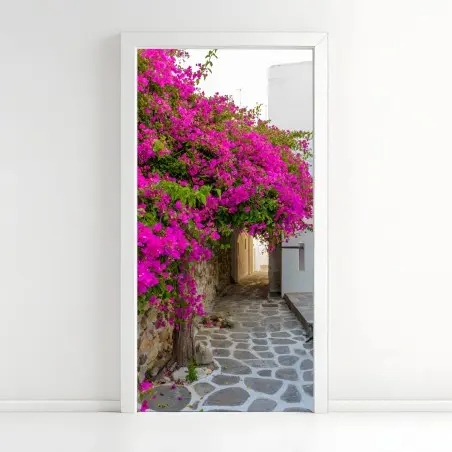 Pegatina para puerta callejón en Naousa, Paros con buganvillas fucsias – Pixers®