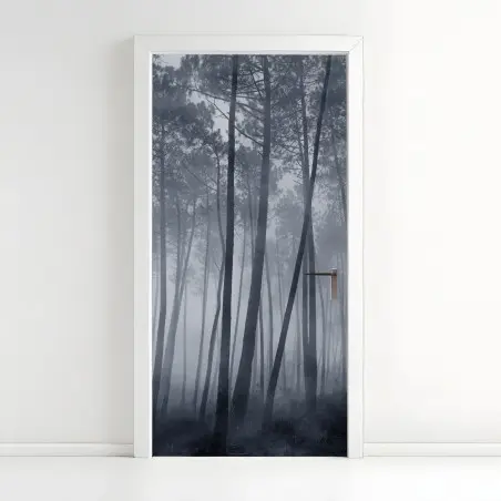 Pegatina para puerta bosque de pinos en niebla nocturna – Pixers®