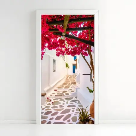 Pegatina para puerta calle mediterránea con buganvillas rosas – Pixers®