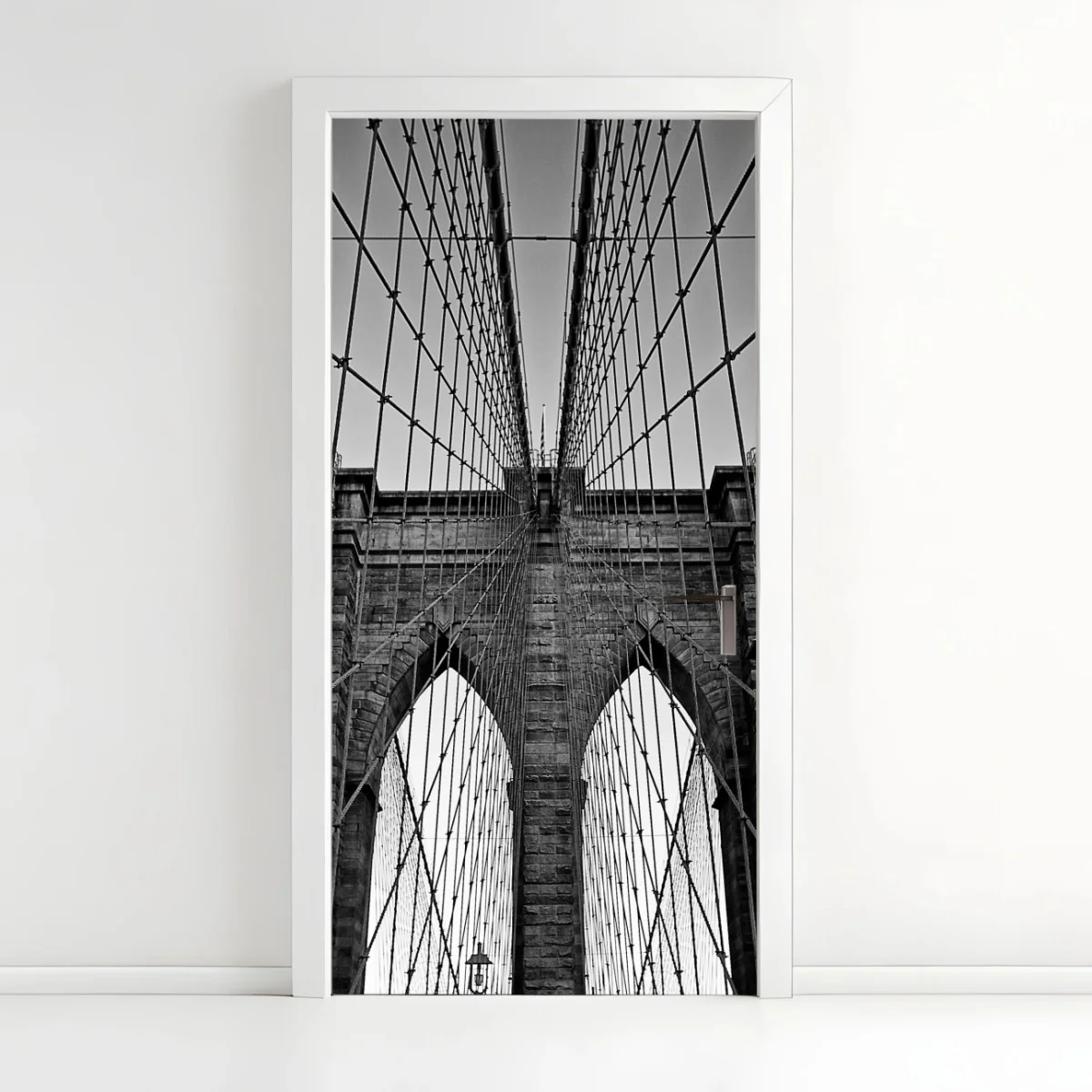 Pegatina para puerta perspectiva arquitectónica del puente de Brooklyn en blanco y negro – Pixers® Pegatina para puerta perspectiva arquitectónica del puente de Brooklyn en blanco y negro – Pixers®