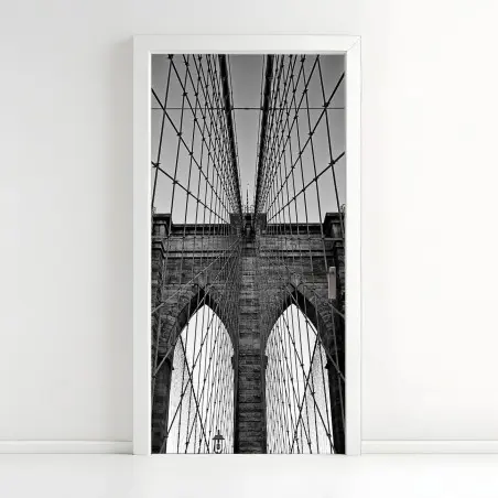 Pegatina para puerta perspectiva arquitectónica del puente de Brooklyn en blanco y negro – Pixers®