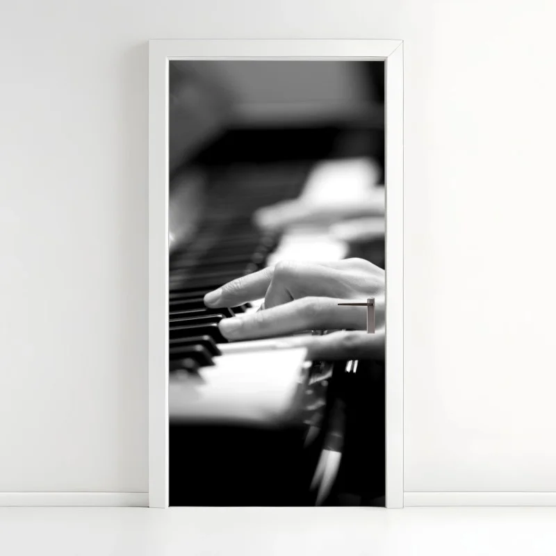 Pegatina para puerta manos al piano en blanco y negro