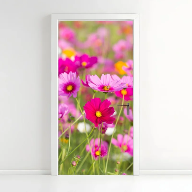 Pegatina para puerta campo de cosmos rosados en flor