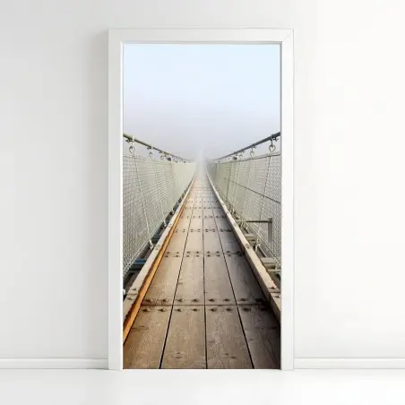 Pegatina para puerta puente colgante entre la niebla – Pixers®