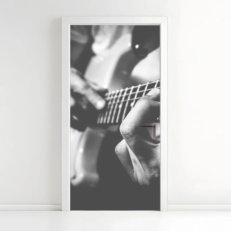 Pegatina para puerta manos sobre el mástil de la guitarra eléctrica