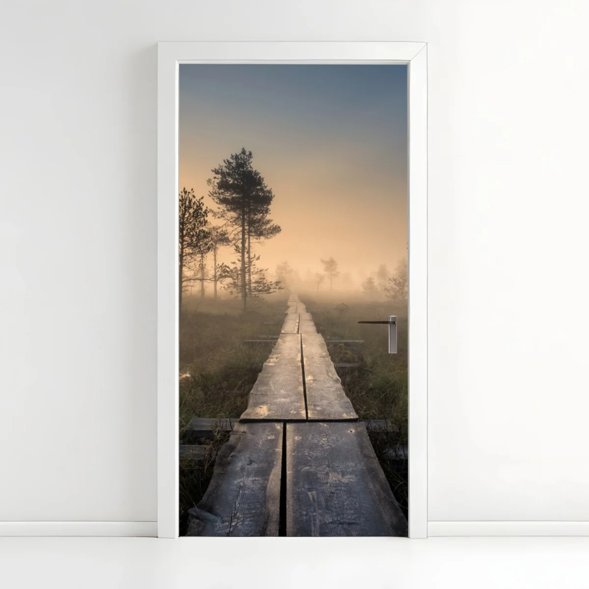 Pegatina para puerta amanecer en el sendero del pantano brumoso – Pixers® Pegatina para puerta amanecer en el sendero del pantano brumoso – Pixers®