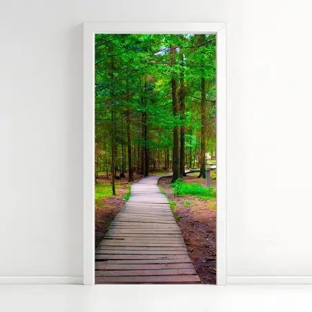 Pegatina para puerta sendero de madera en bosque verde – Pixers®