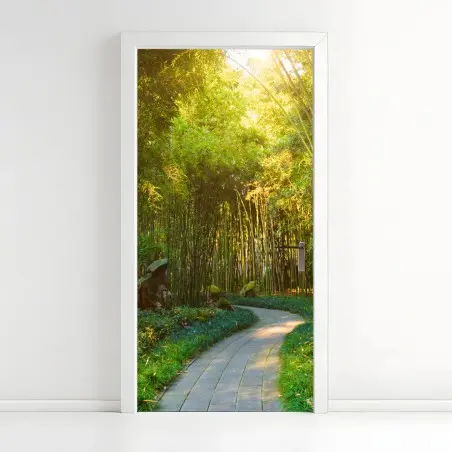 Pegatina para puerta sendero sereno entre bambús al amanecer – Pixers®