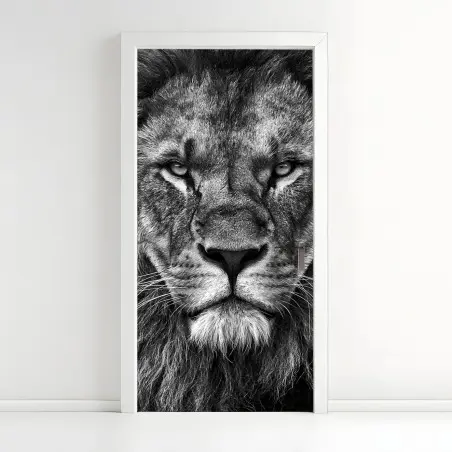 Pegatina para puerta retrato majestuoso de león en blanco y negro – Pixers®
