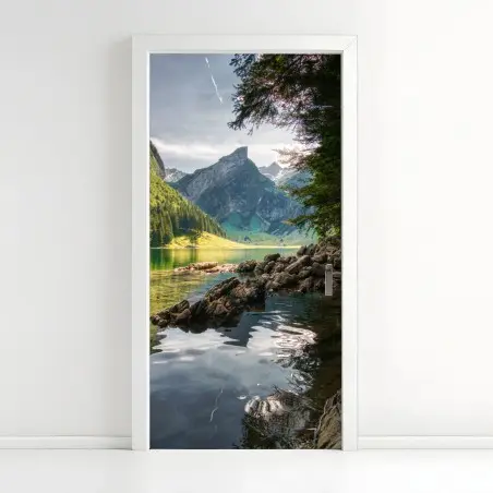 Pegatina para puerta paisaje sereno de lago y montañas – Pixers®