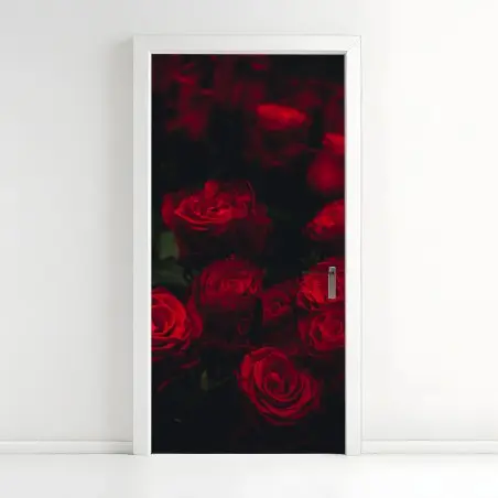 Pegatina para puerta ramillete de rosas rojas en penumbra – Pixers®