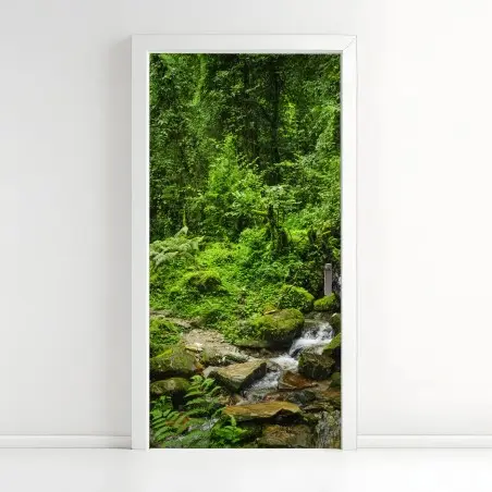 Pegatina para puerta escena de bosque esmeralda con arroyo – Pixers®