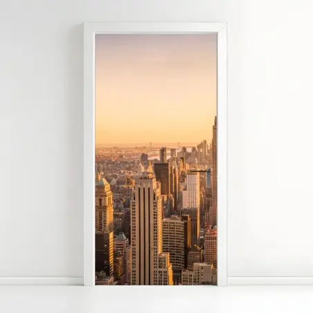 Pegatina para puerta amanecer dorado sobre el perfil urbano de Nueva York – Pixers®