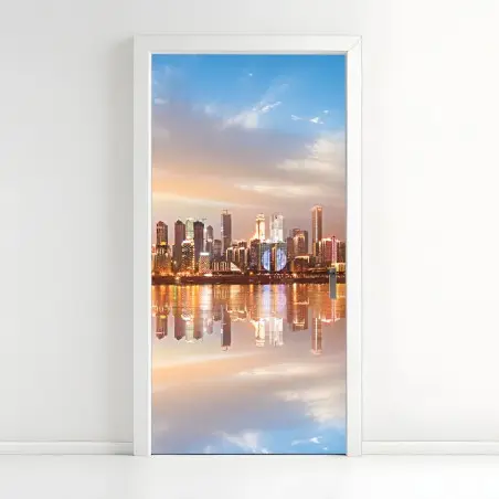Pegatina para puerta horizonte urbano reflejado al atardecer – Pixers®