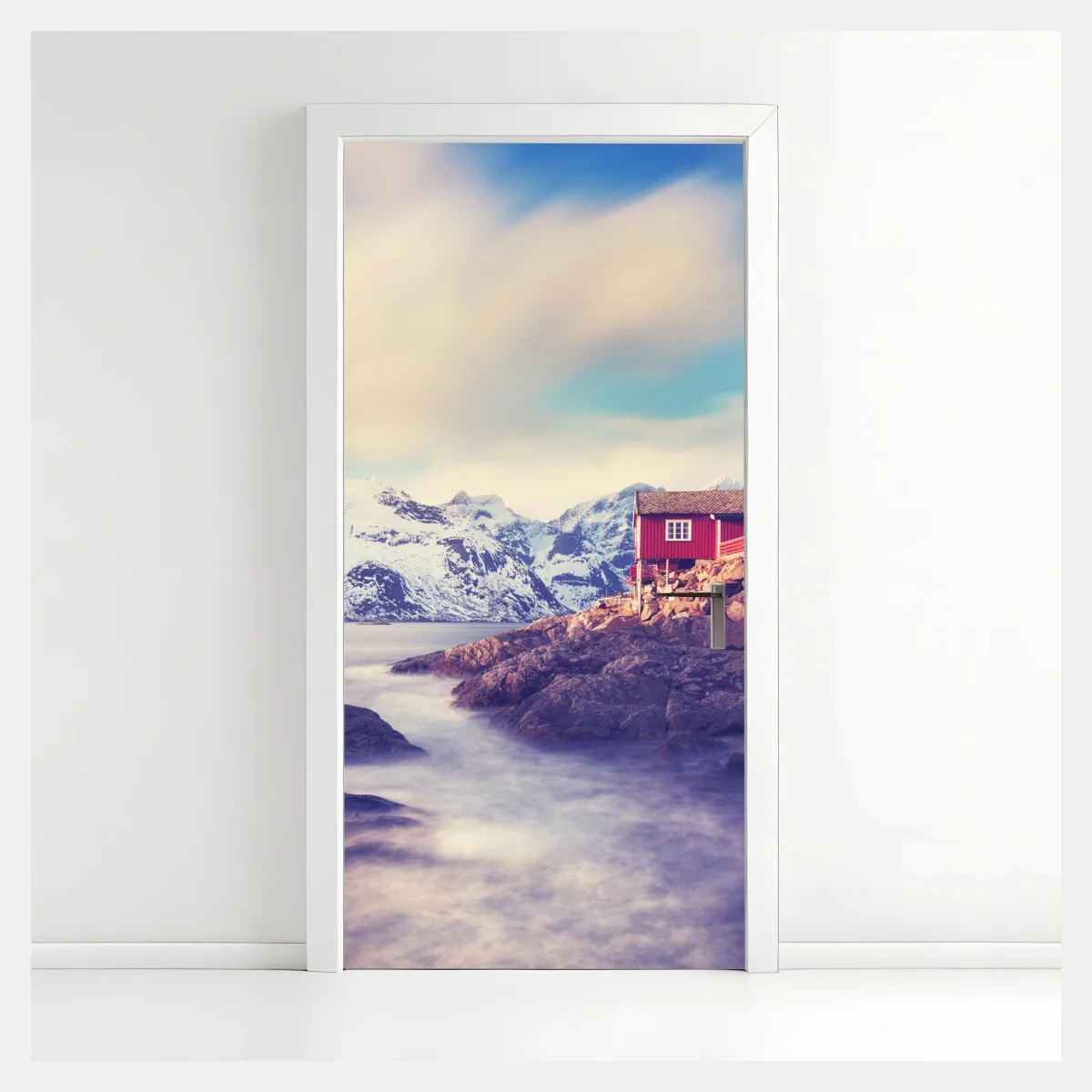 Pegatina para puerta cabañas rojas junto al fiordo bajo montañas nevadas – Pixers® Pegatina para puerta cabañas rojas junto al fiordo bajo montañas nevadas – Pixers®