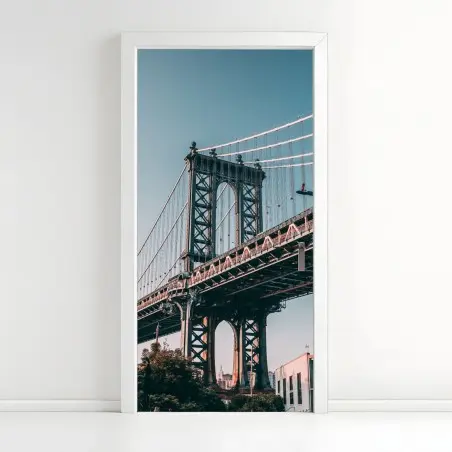 Pegatina para puerta impresión urbana: puente de Manhattan y fachadas de ladrillo – Pixers®