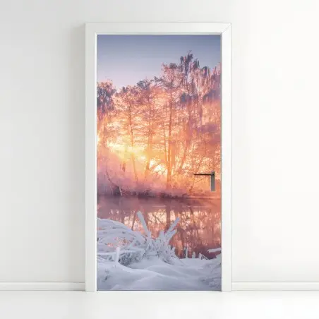 Pegatina para puerta amanecer invernal entre árboles helados – Pixers®