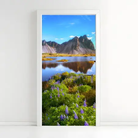 Pegatina para puerta lupinos junto a Vestrahorn en Stokksnes – Pixers®