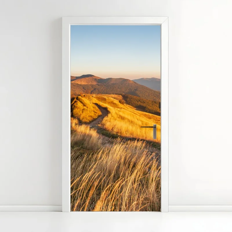 Pegatina para puerta luz dorada en la cresta montañosa
