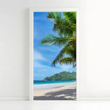 Pegatina para puerta vista tropical de playa con palmeras y velero – Pixers®