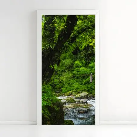 Pegatina para puerta cascada en bosque esmeralda – Pixers®