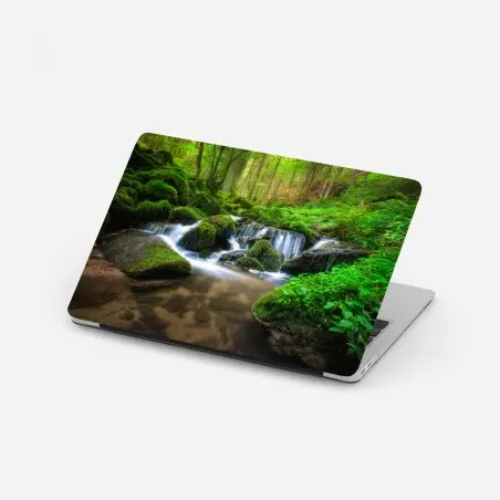 Pegatina para portátil bosque de musgo y cascada serena – Pixers®