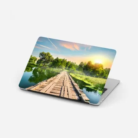 Pegatina para portátil puente rústico sobre lago al atardecer – Pixers®