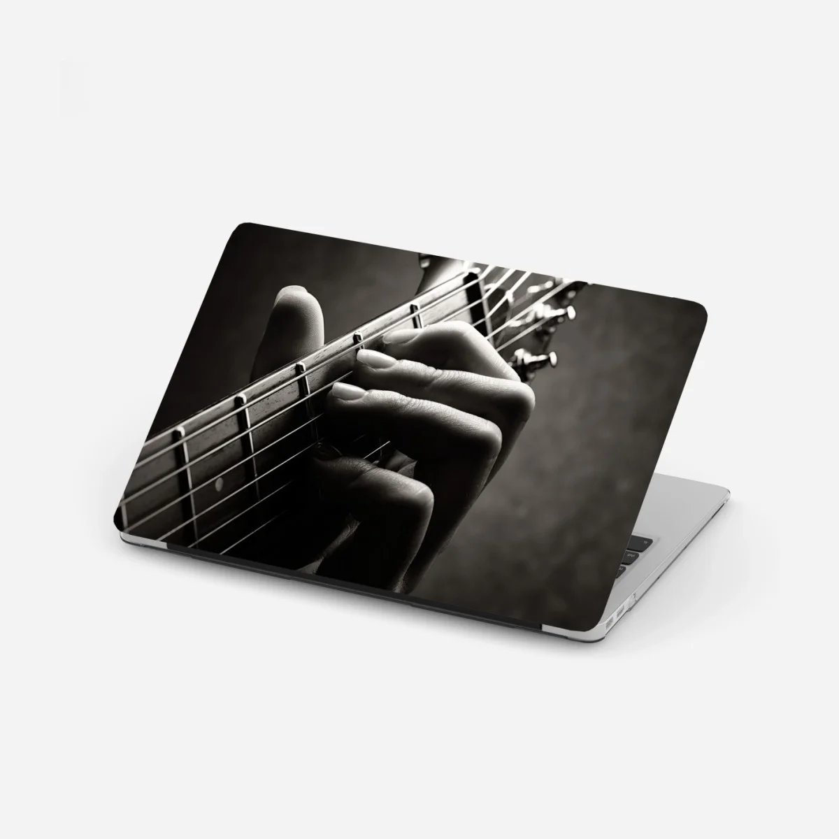 Pegatina para portátil melodía en las cuerdas: detalle de mano guitarrista – Pixers® Pegatina para portátil melodía en las cuerdas: detalle de mano guitarrista – Pixers®