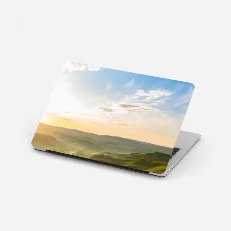 Pegatina para portátil amanecer entre colinas y niebla – Pixers®