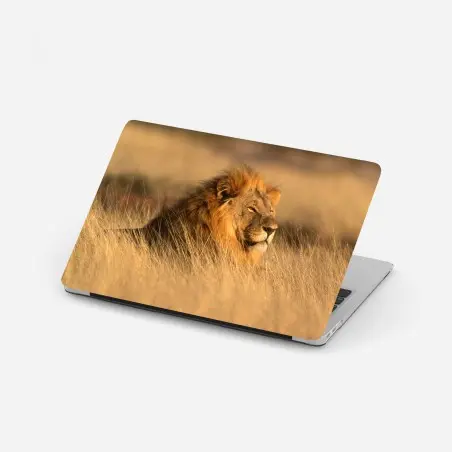 Pegatina para portátil retrato majestuoso de un león en la sabana – Pixers®