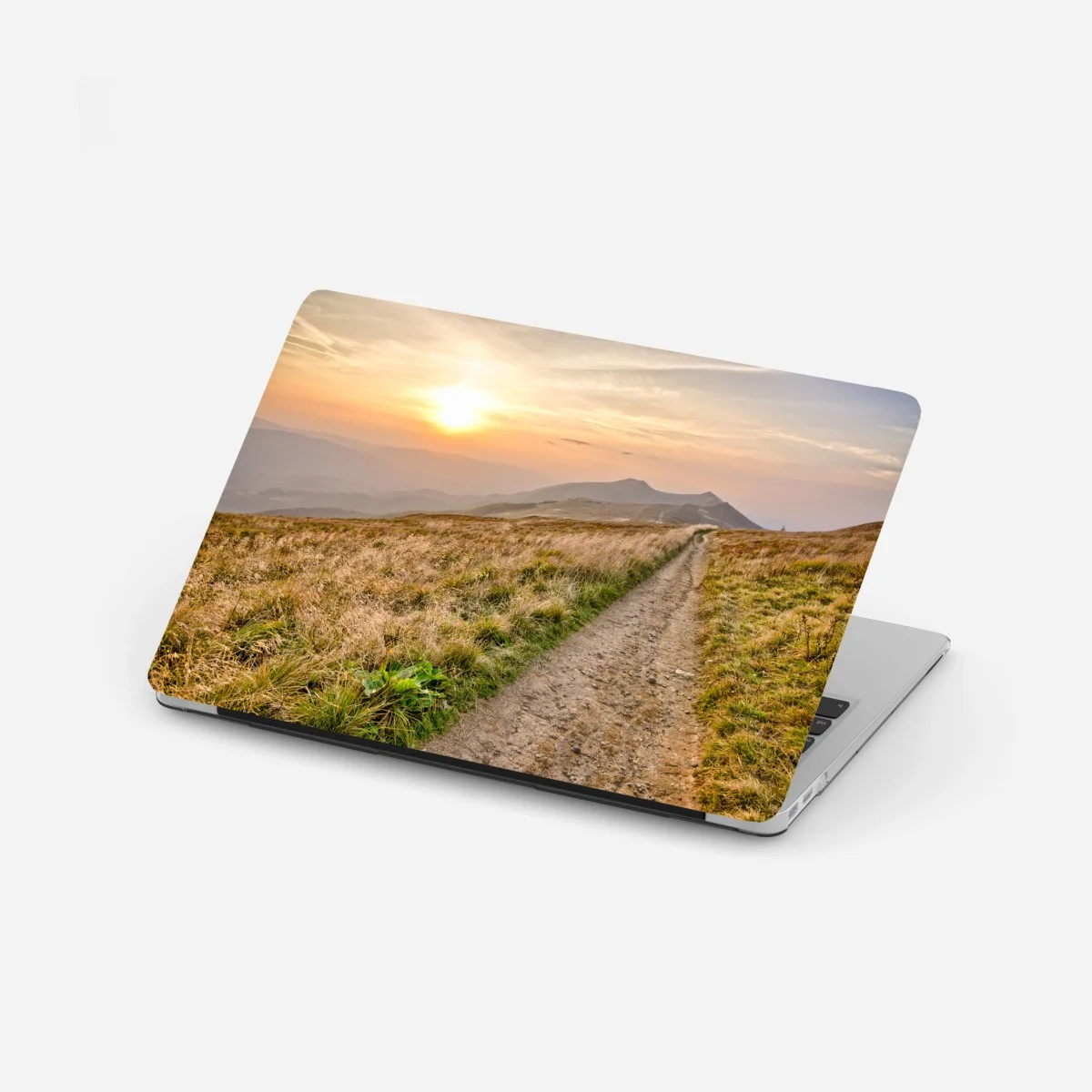Pegatina para portátil atardecer dorado en Bieszczady, camino entre montañas – Pixers® Pegatina para portátil atardecer dorado en Bieszczady, camino entre montañas – Pixers®