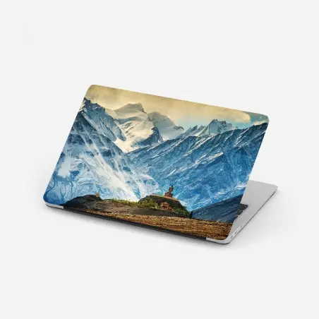 Pegatina para portátil santuario budista sobre las montañas nevadas – Pixers®