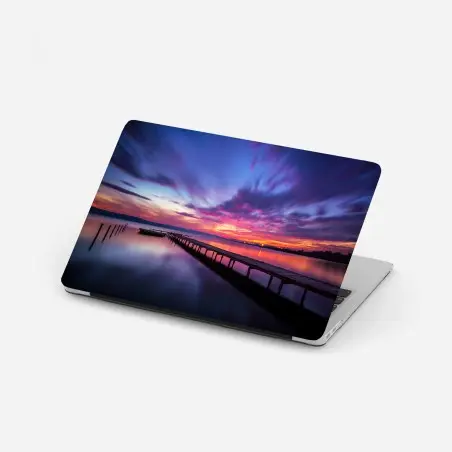 Pegatina para portátil muelle al atardecer en tonos púrpura y naranja – Pixers®