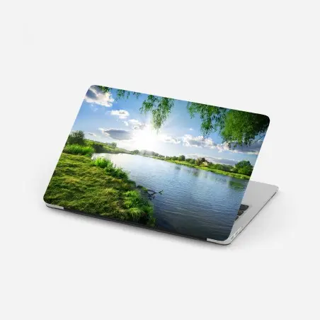 Pegatina para portátil paisaje ribereño sereno con sol radiante – Pixers®