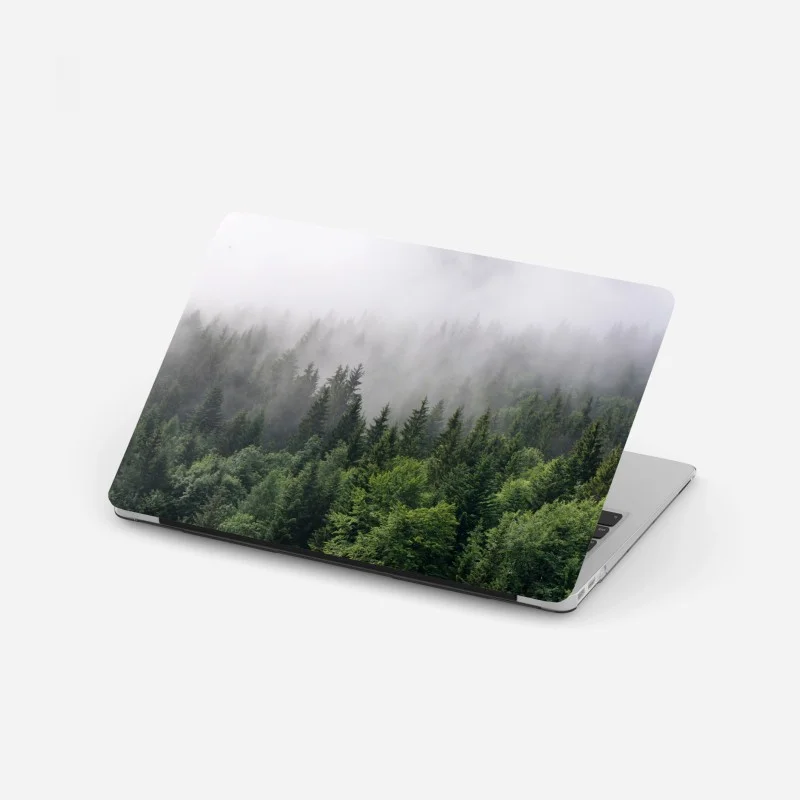 Pegatina para portátil bosque perenne entre la niebla
