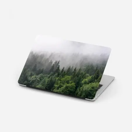 Pegatina para portátil bosque perenne entre la niebla – Pixers®