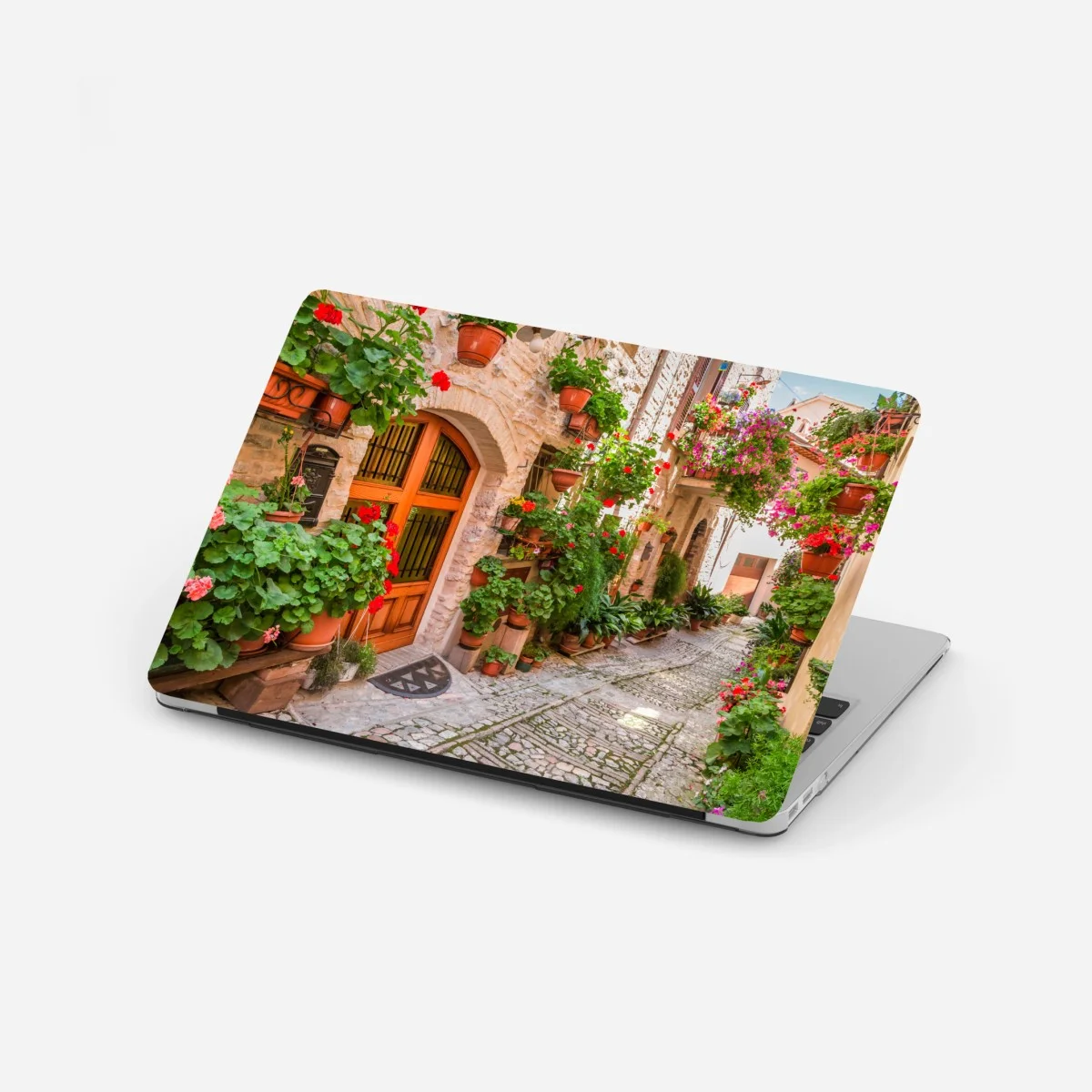 Pegatina para portátil encanto de un callejón florido en Umbría – Pixers® Pegatina para portátil encanto de un callejón florido en Umbría – Pixers®