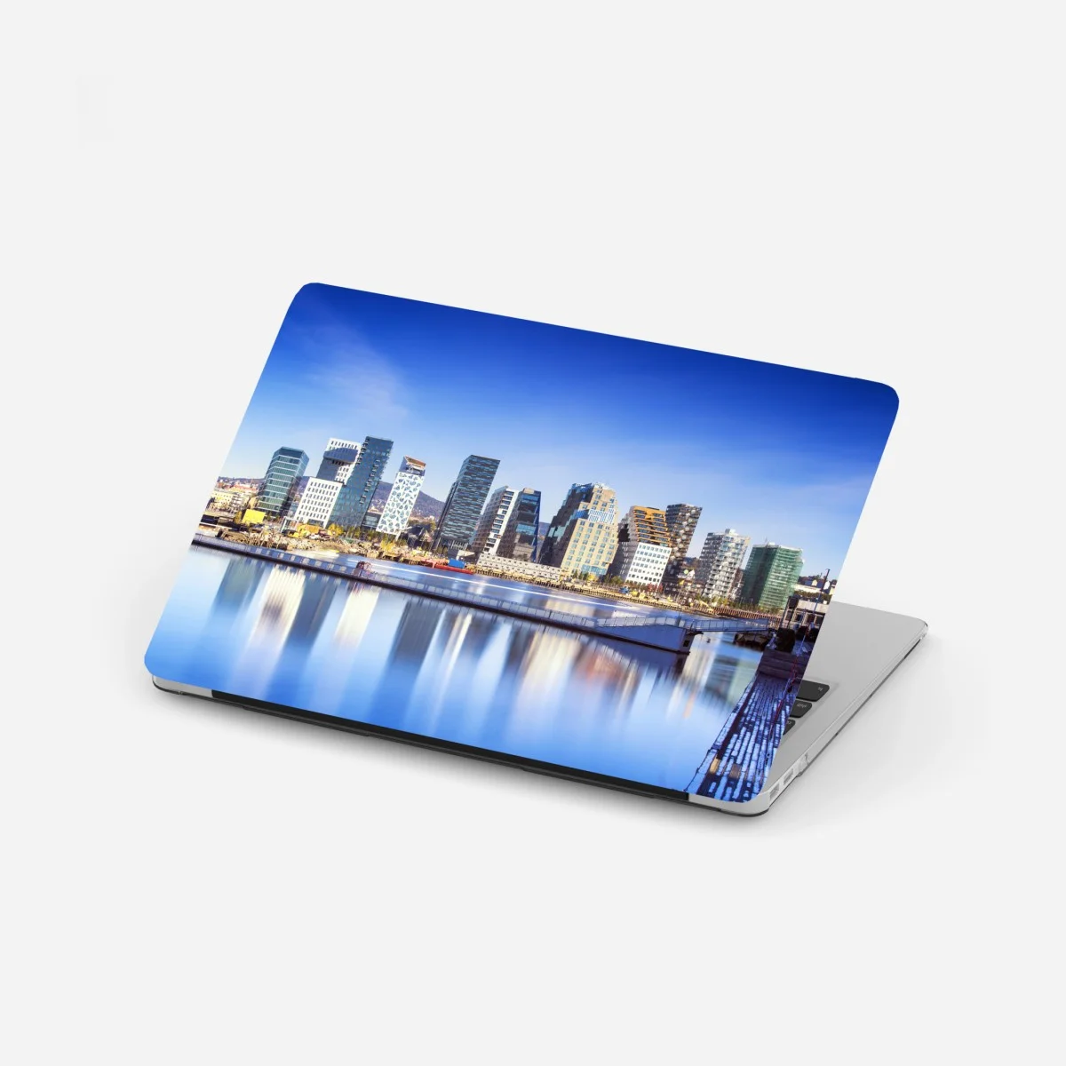 Pegatina para portátil horizonte urbano moderno frente al agua – Pixers® Pegatina para portátil horizonte urbano moderno frente al agua – Pixers®