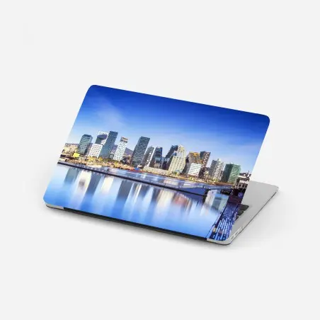 Pegatina para portátil horizonte urbano moderno frente al agua – Pixers®