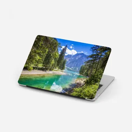 Pegatina para portátil serenidad alpina en Lago di Braies – Pixers®