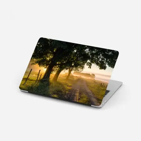 Pegatina para portátil amanecer en el camino rural entre árboles – Pixers®