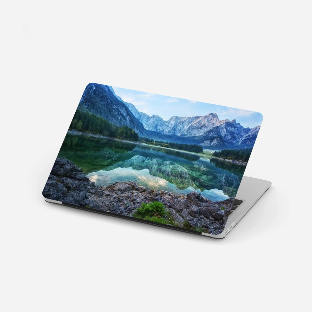 Pegatina para portátil amanecer sereno en el Lago Fusine, Alpes Julianos – Pixers® Pegatina para portátil amanecer sereno en el Lago Fusine, Alpes Julianos – Pixers®