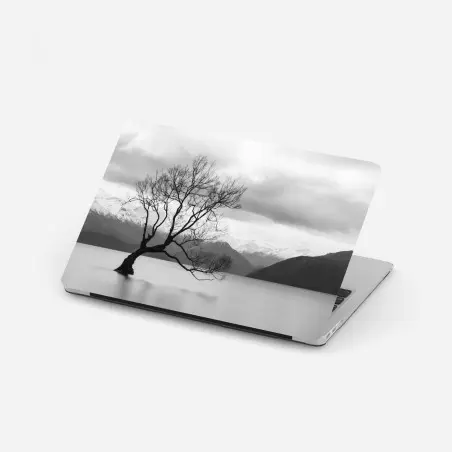 Pegatina para portátil árbol solitario en el lago – Pixers®