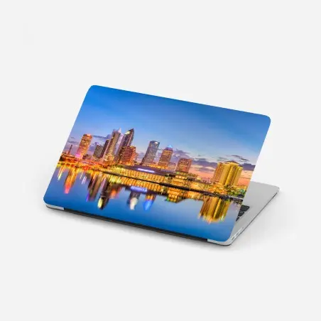 Pegatina para portátil panorama urbano de Tampa al atardecer – Pixers®