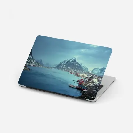 Pegatina para portátil serenidad ártica en Reine, Lofoten, Noruega – Pixers®