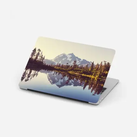 Pegatina para portátil reflejo sereno del monte Shuksan en Washington – Pixers®