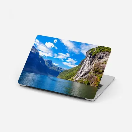 Pegatina para portátil impresión panorámica de la cascada Las Siete Hermanas en Geiranger – Pixers®